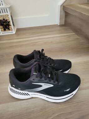 Brooks Adrenaline GTS 23 Women’s Running Shoes - Black/White Size 8